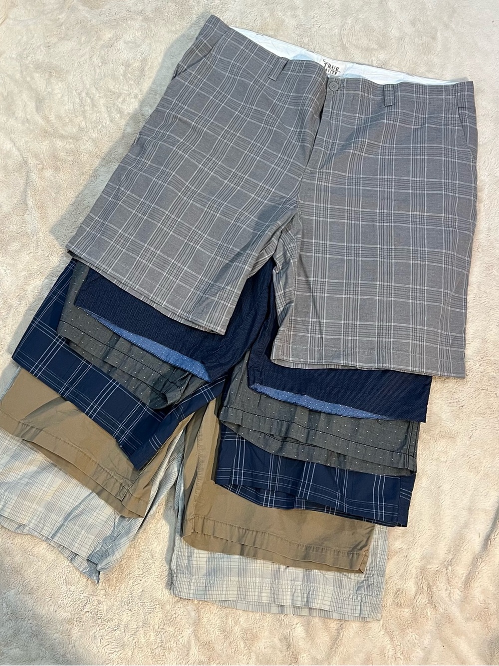 Mens True Nation shorts size 48 lot of 6
